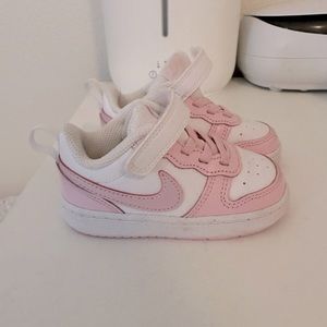 Toddler girl Nikes size 6